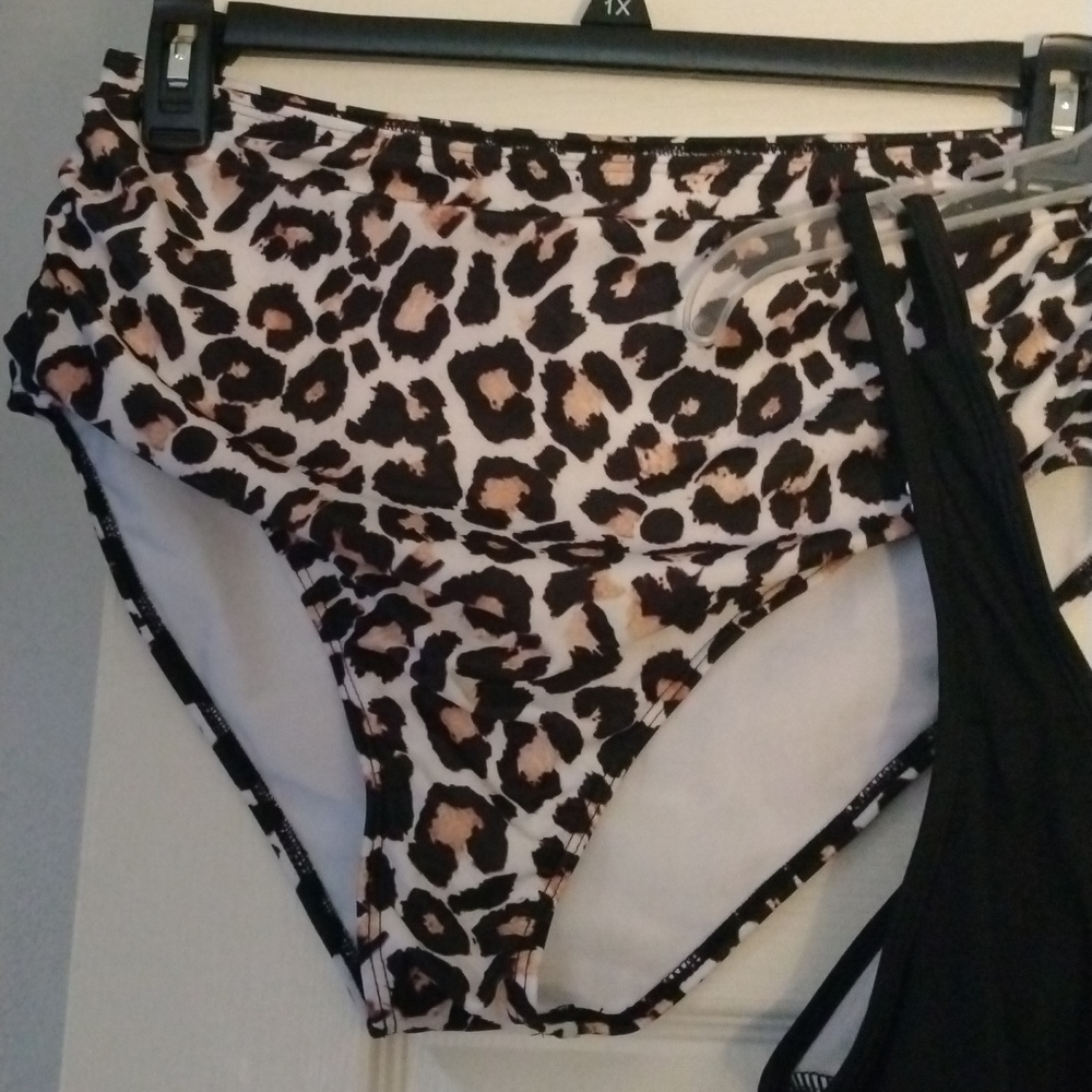 Bathing suit - Picture 3 of 5
